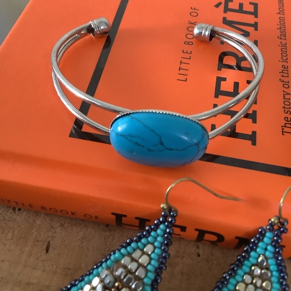 Bohemian Boho Turquoise Costume Jewelry Bundle 3 Bracelets, 1 Pair Long Earrings - Picture 5 of 5